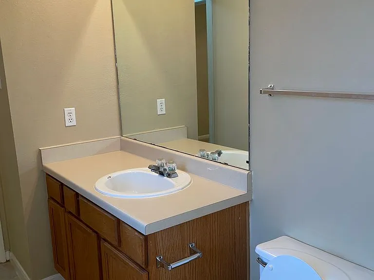 2400 Riddle Rd #B — Photo 26