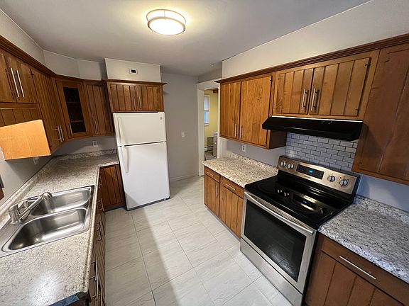 2nd image of 4 South St