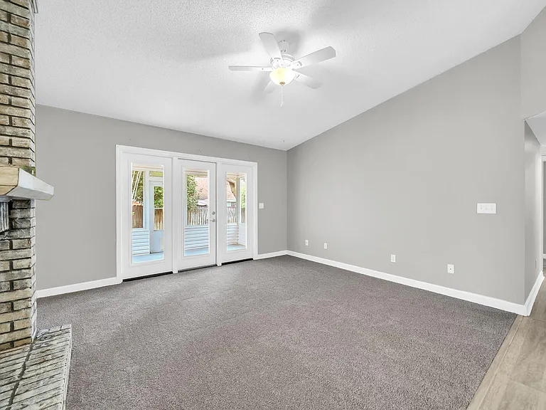 3930 Balsam Dr — Photo 12