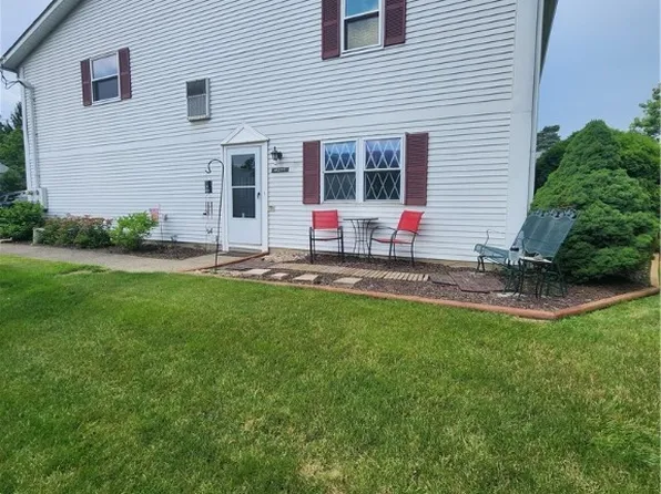 4211 Dennis Ln, Brunswick, OH 44212