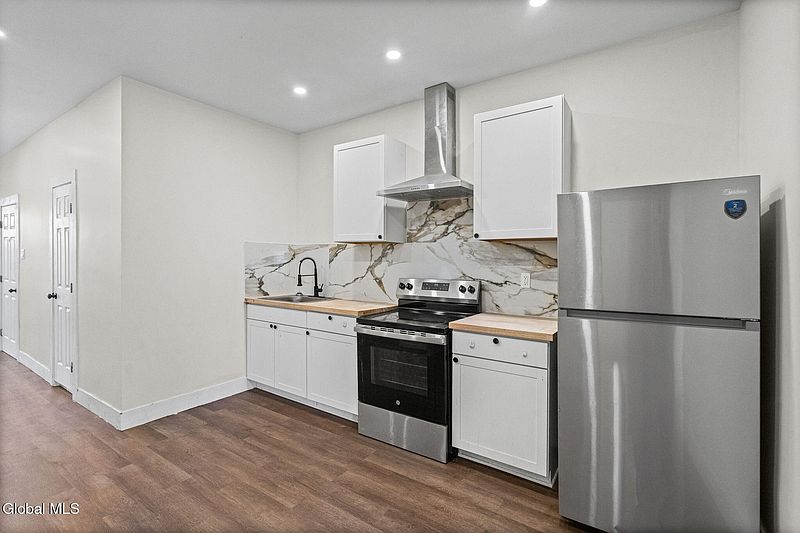 4th image of 132 4th Avenue