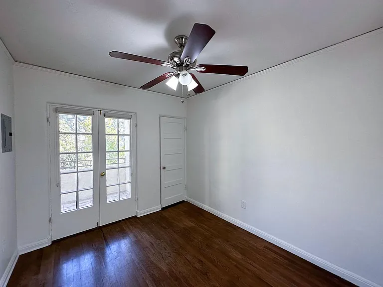 393 N Baldwin Ave — Photo 20