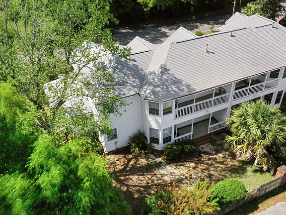 3rd image of 1184 N Bayshore Dr