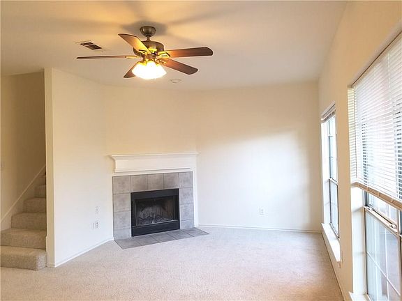 4th image of 3631 Clubview Dr