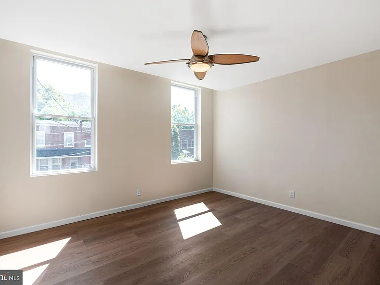 613 N Scott St — Photo 8
