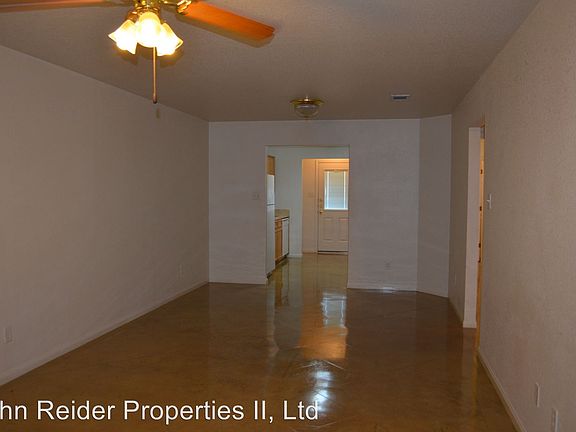 5th image of 928 Rosewood Dr APT B