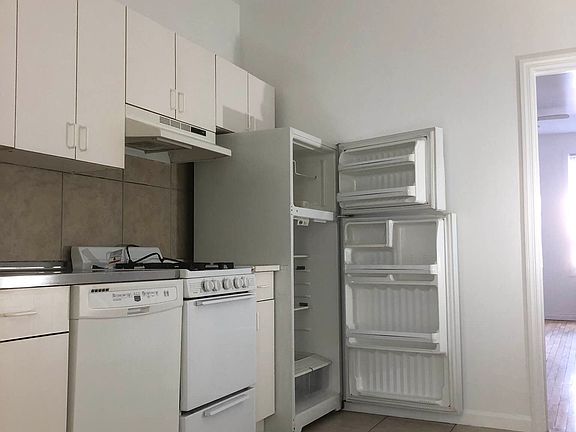 3rd image of 26-04 Hoyt Ave S #1
