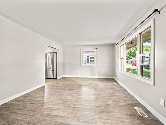 5th image of 2144 Mountview Cir