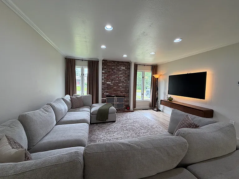 8391 Majestic Dr — Photo 3