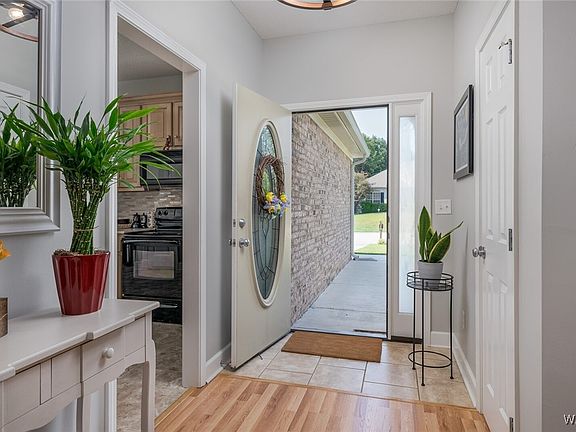 4th image of 12327 Huntington Village Dr