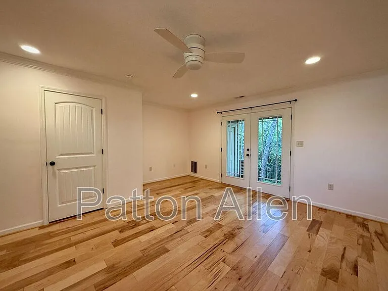 15 Lees Creek Rd #J — Photo 4