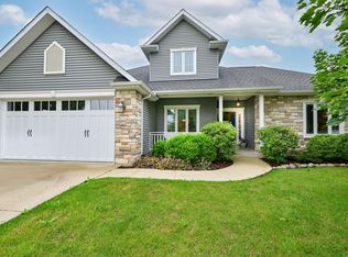 403 Maple Ln, Williams Bay, WI 53191