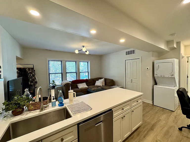 1643 W Cornelia Ave #1 — Photo 15