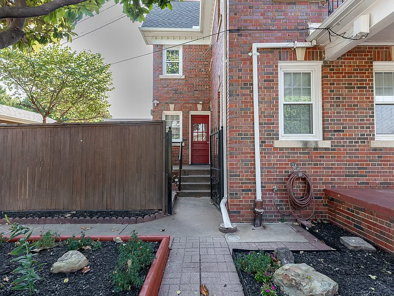2547 SW 23rd St #UPPER — Photo 29
