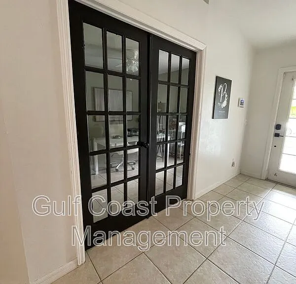 417 Broadmoor St — Photo 9