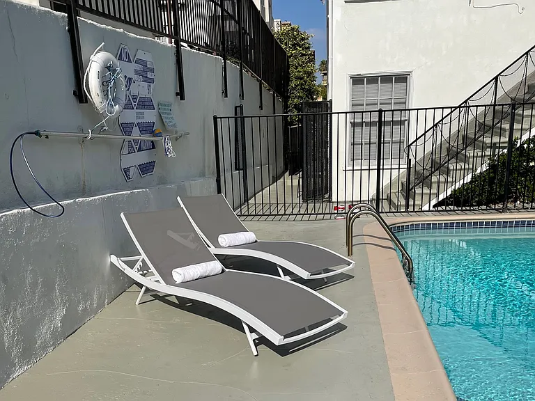 650 Levering Ave #7 — Photo 10