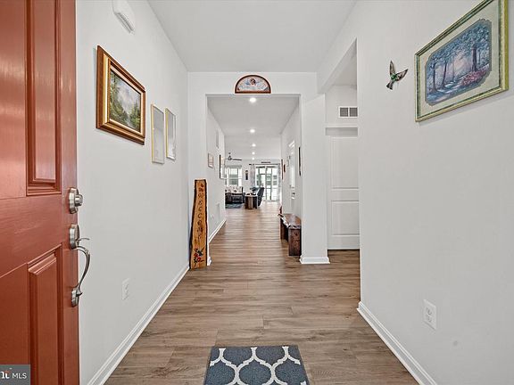 4th image of 798 Honey Locust Rd