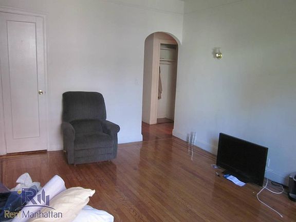 3rd image of 213 E 89th St APT 4c