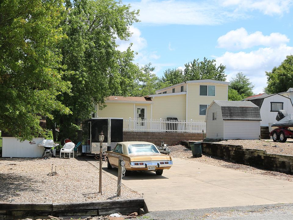 2nd image of 470 Royalty Ln