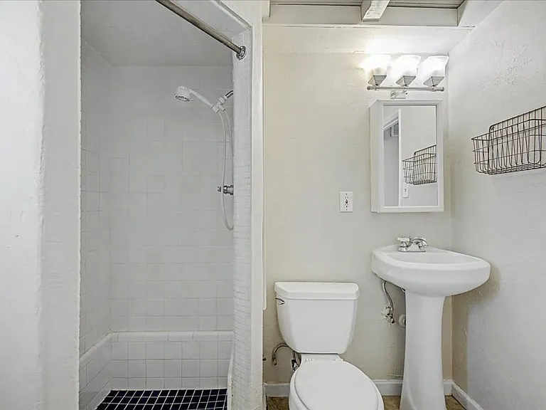 2120 E Silver St #B — Photo 15