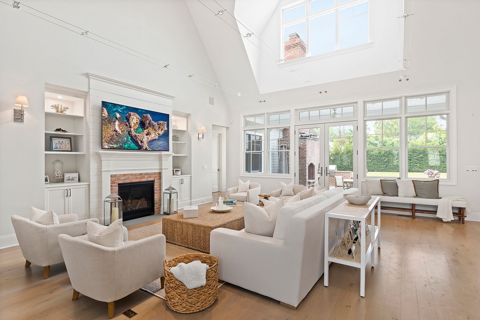  Living Room w/gas fireplace