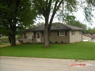 1904 Meadow Ln, Janesville, WI 53546