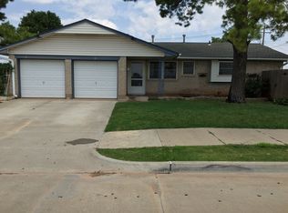 825 NW 5th St, Moore, OK 73160