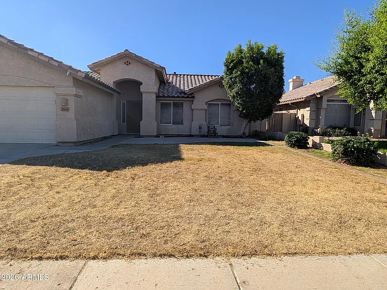 8918 W Paradise Ln — Photo 2