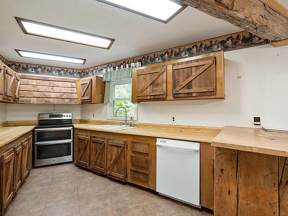 5th image of 2571 SE 52nd Ave