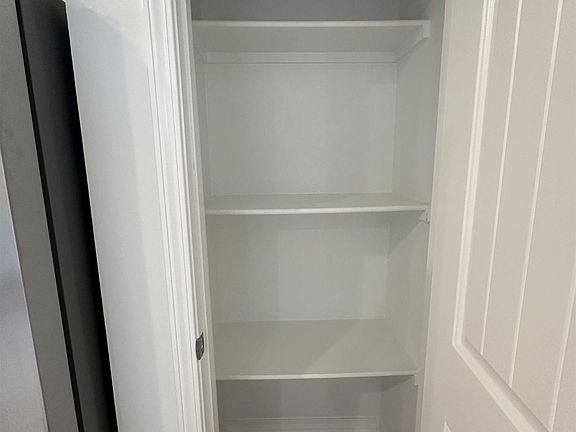 5th image of 1495 Meadows Dr
