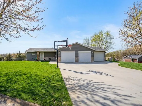 101 Meadow Ln, New London, MN 56273