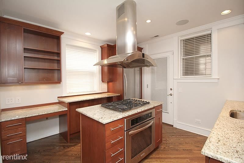 1st image of 1406 W Cornelia Ave #Unt2