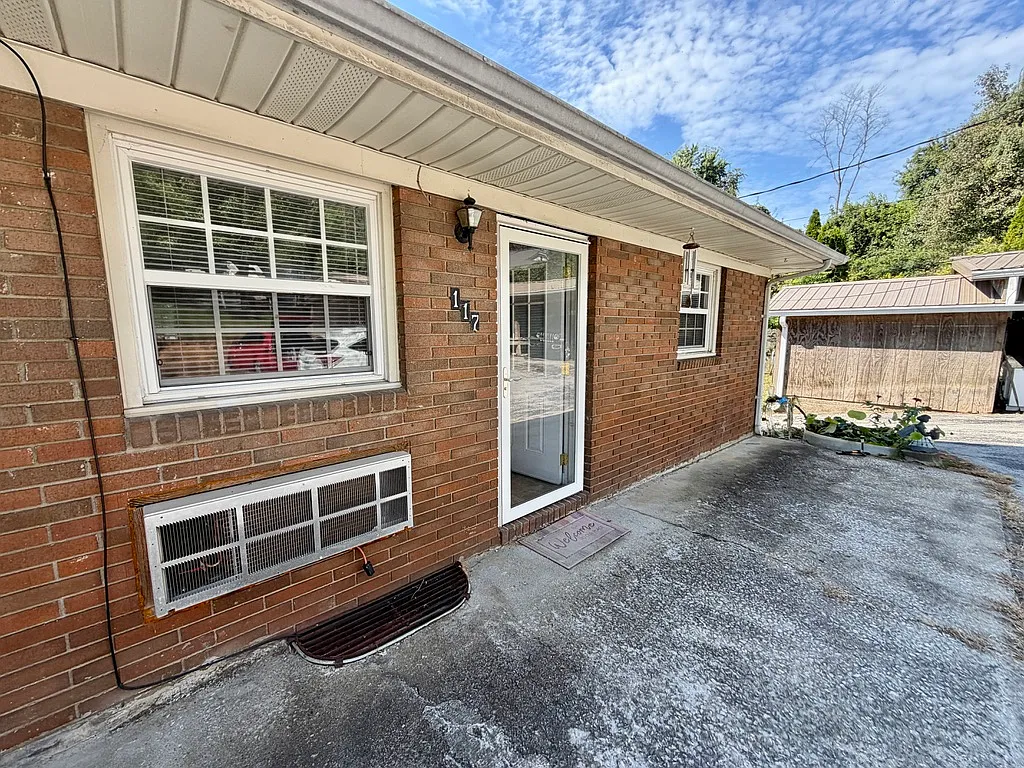117 Lookout Street - 1 — Photo 1