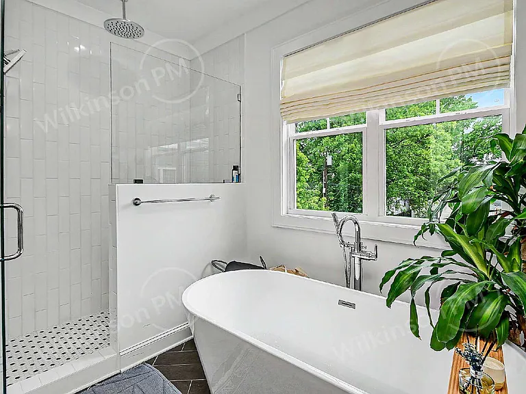221 Gardner Ave — Photo 32