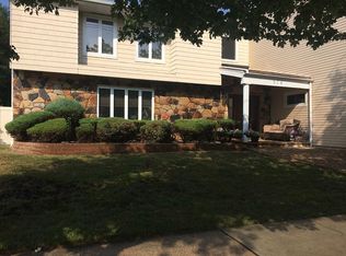 574 Maguire Ave, Staten Island, NY 10309