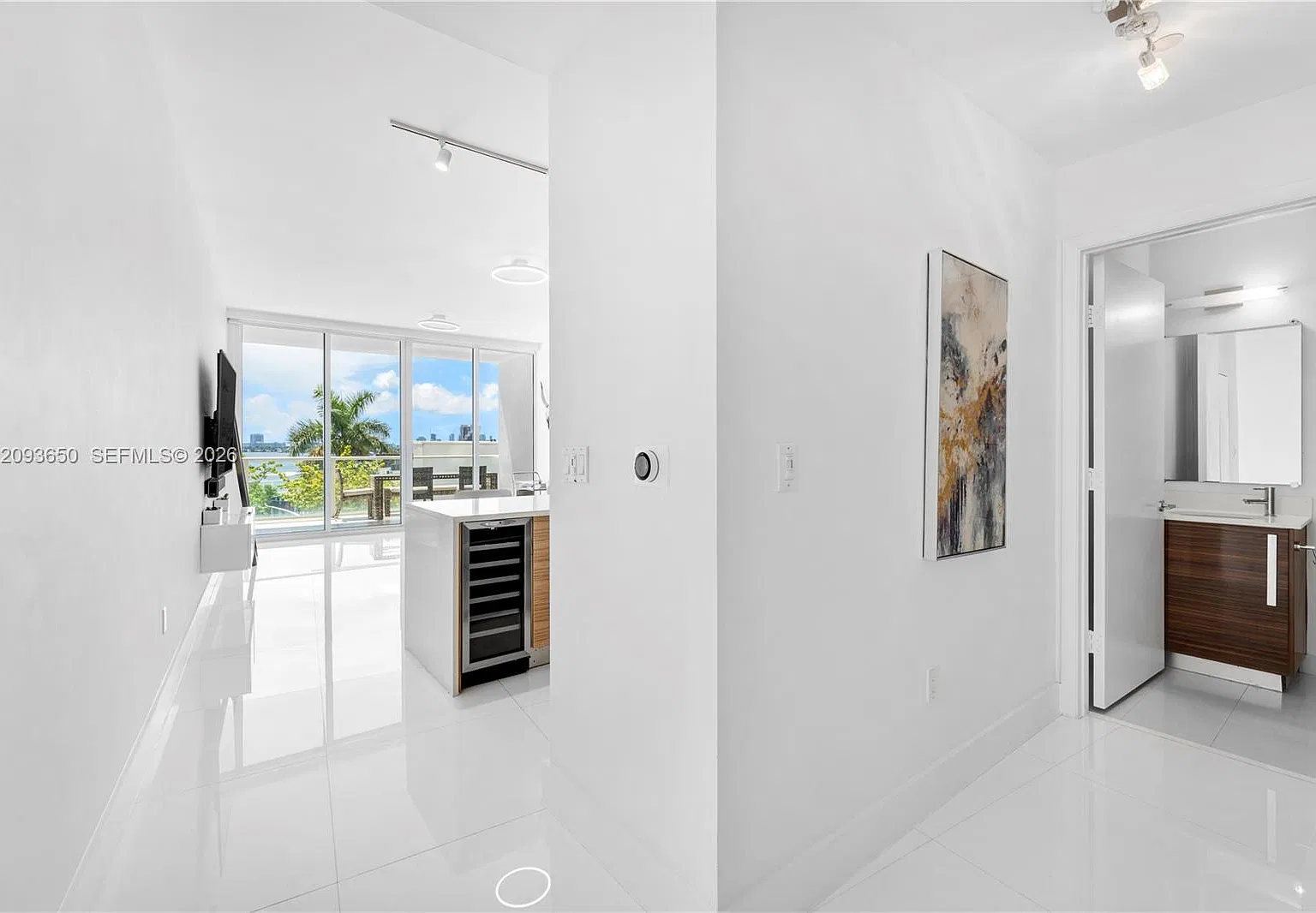 Paramount Bay Condo — Photo 4