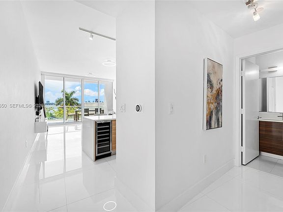4th image of 2020 N Bayshore Dr APT 608