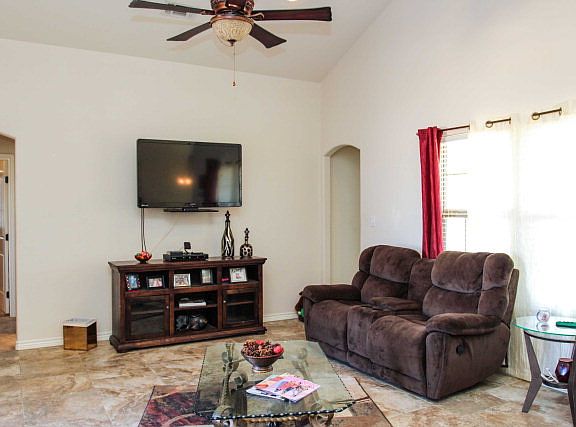 5th image of 1414 E Pecan Ave
