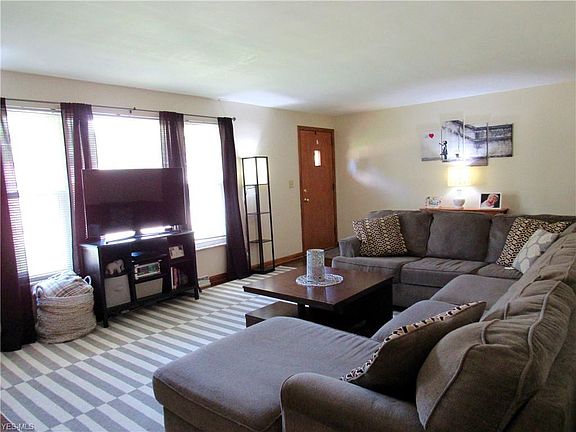 3rd image of 3304 Elgin Dr