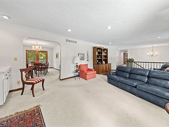 5th image of 803 W Forestdale Ct