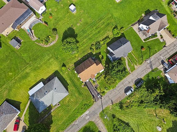 4th image of 42 Maple Lane