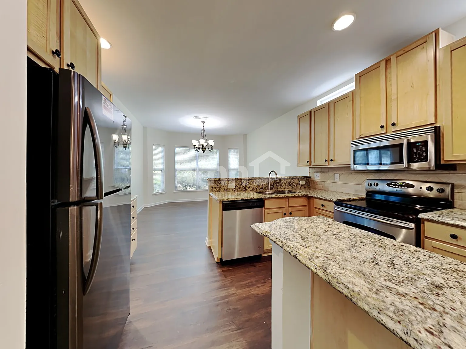 3 bed, 2.5 bath, 2020 sqft, $2,330 — Photo 3