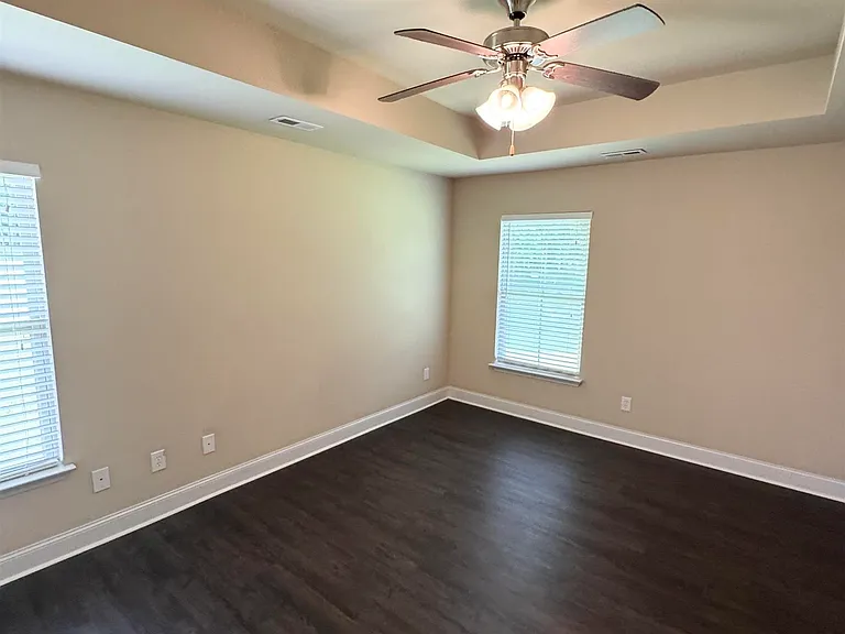 202 Ashbrook Cir — Photo 10