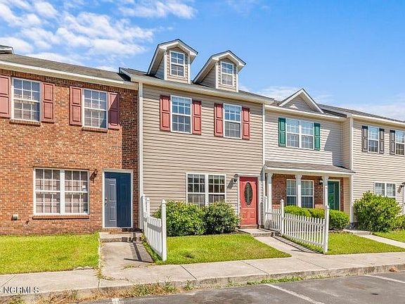 3rd image of 105 Woodlake Ct