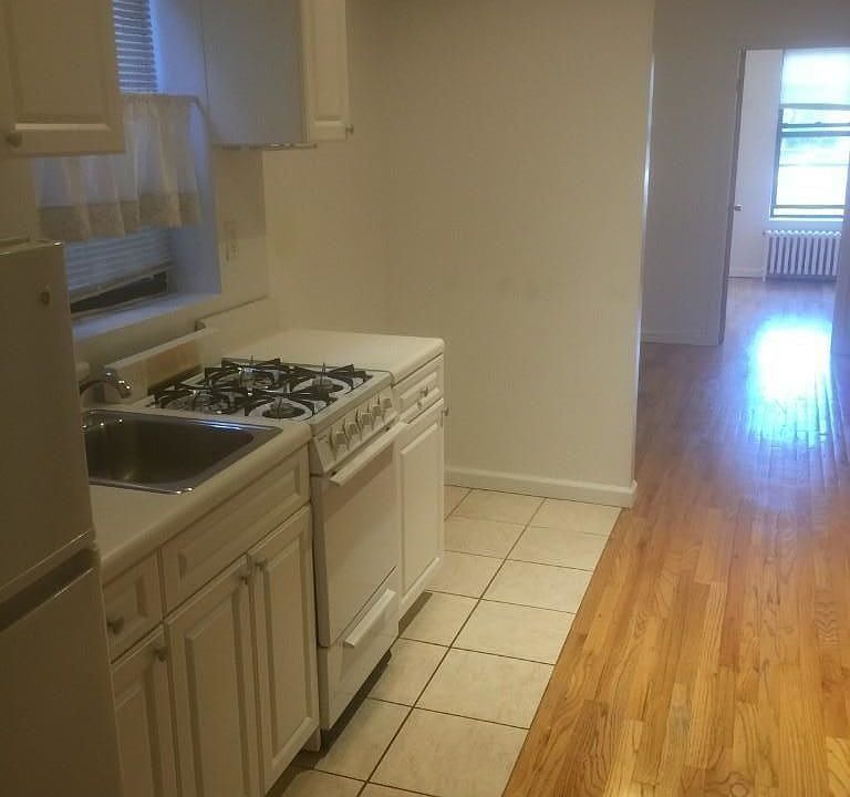1st image of 311 E 76th St APT 18