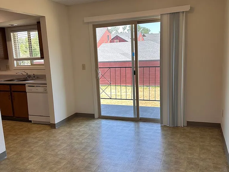 20 Hoffman Dr #1-4 — Photo 3