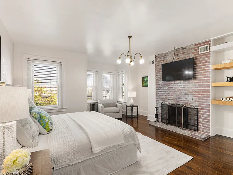 653 Maryland Ave NE — Photo 15