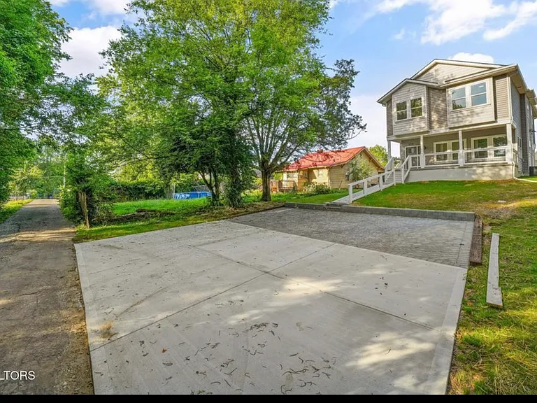 Rector St NW — Photo 5