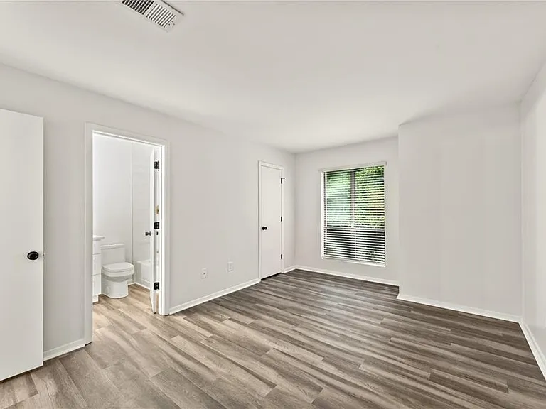 521 Warm Springs Cir — Photo 9