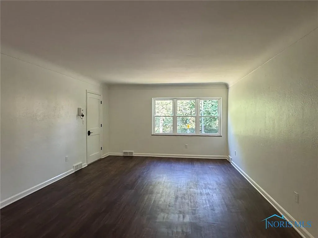 2 bed, 2.0 bath, 1350 sqft, $2,000 — Photo 3